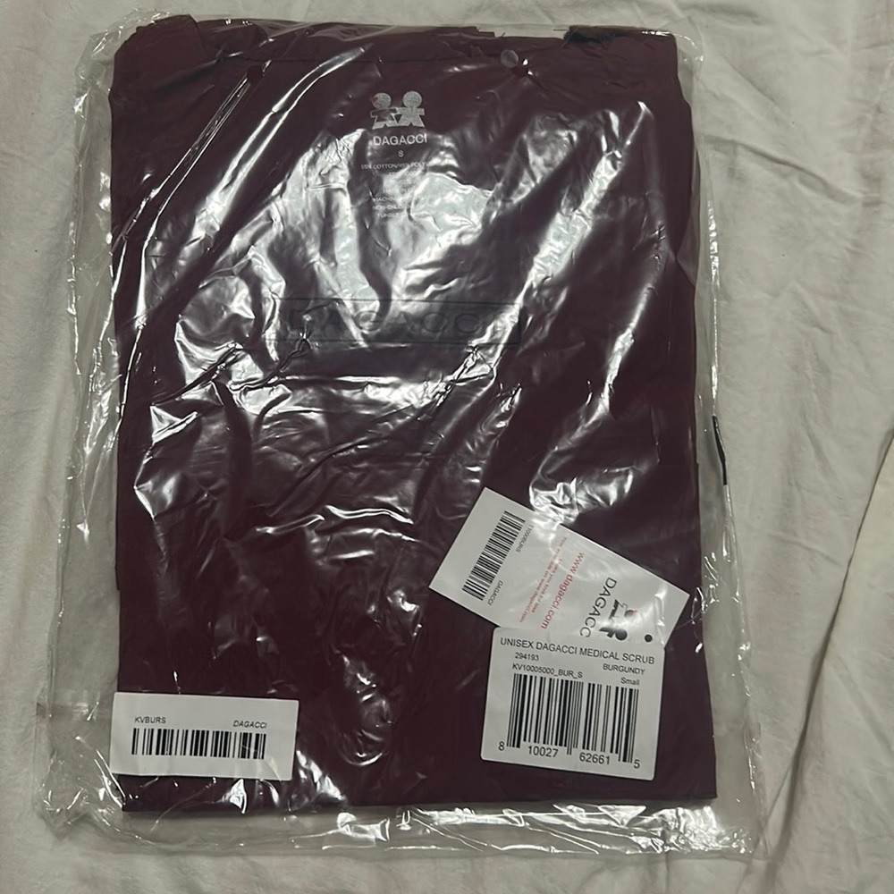 Dagacci Unisex Medical Scrubs Set. Top and pants NWT